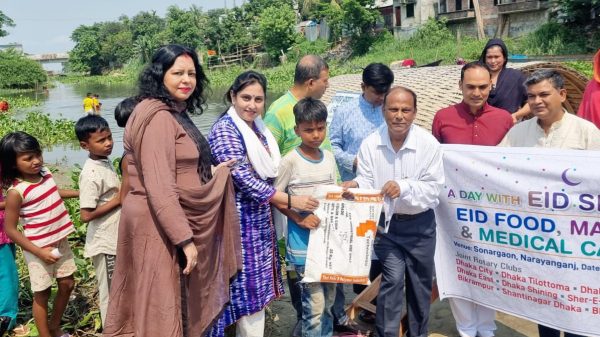 সুবিধাবঞ্চিত শিশুদের মাঝে ঈদ সামগ্রী, মাস্ক বিতরণ 