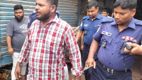 এলডিপি নেতা পরিচয়দানকারী কামাল প্রধান আবারো গ্রেফতার এলডিপি নেতা পরিচয়দানকারী কামাল প্রধান আবারো গ্রেফতার